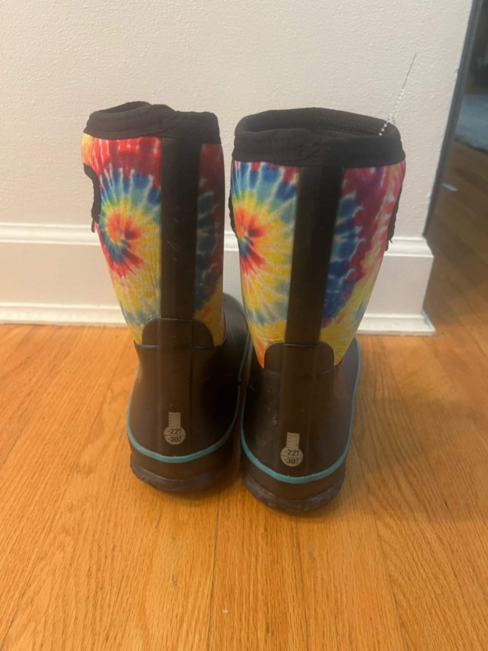 Bogs Kids Tie-Dye Accents winter Boots - Black with Multicolor Top - Picture 2 of 5